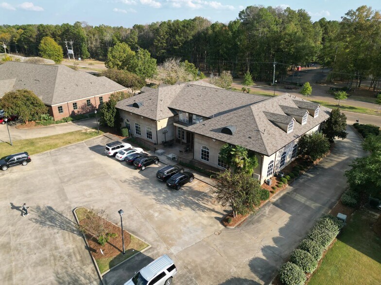 More Photos Of 587 Highland Colony Pky, Ridgeland Office For Lease