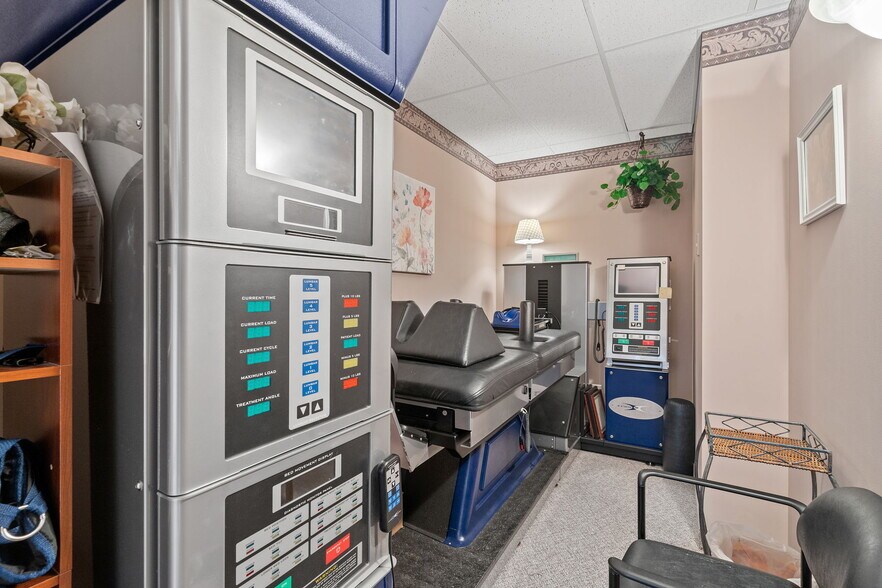 More Photos Of 3366-3368 NW Bunker Lake Blvd, Andover Medical For Sale