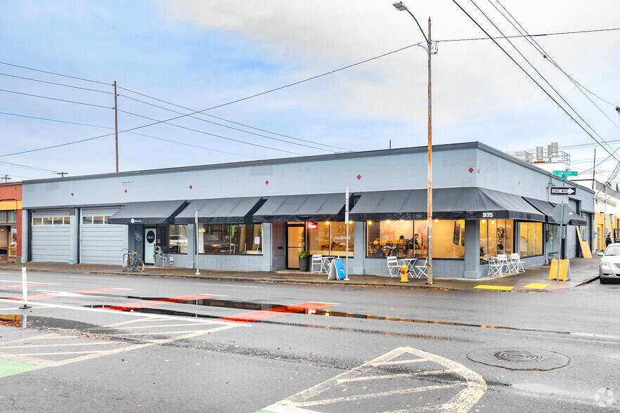 Primary Photo Of 923-935 SE Hawthorne Blvd, Portland Showroom For Lease