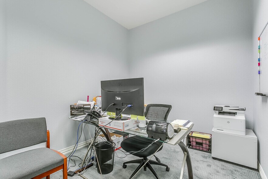 More Photos Of 7633 Bellaire Dr S, Fort Worth Medical For Sale