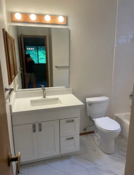 More Photos Of 304 10th St, Kirkland Apartments For Sale