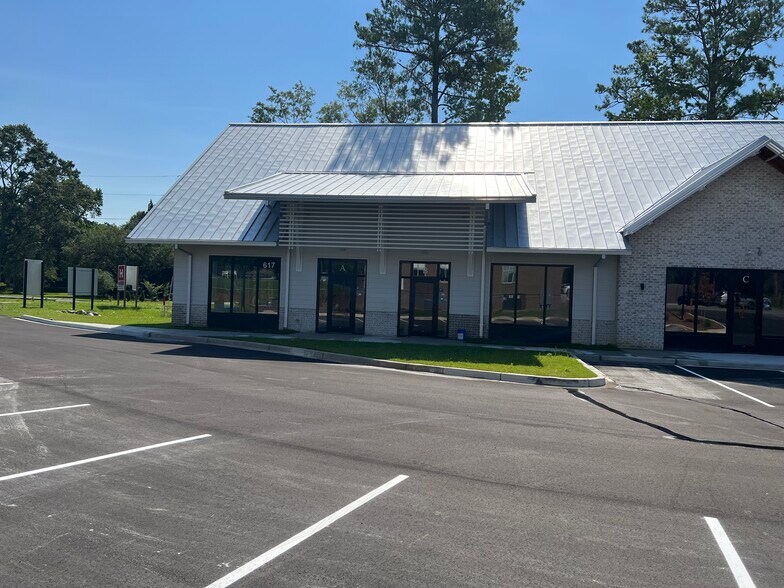 More Photos Of 617 Myers Rd, Summerville Office For Lease