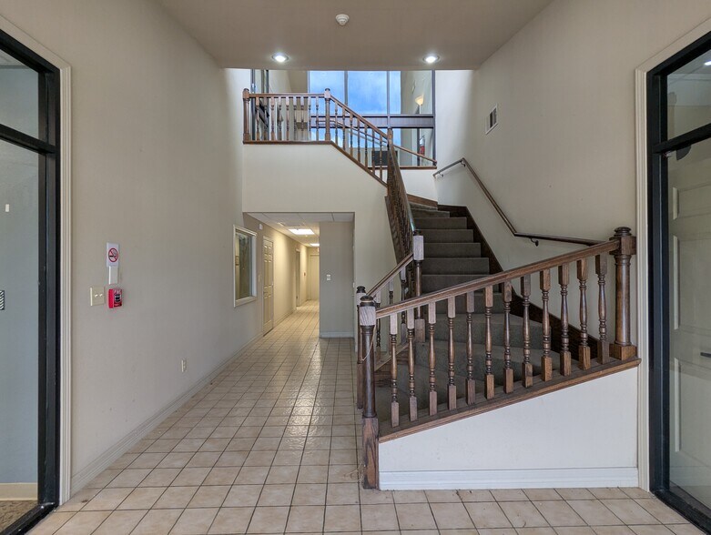 More Photos Of 7945 Eastex Fwy, Beaumont Office For Sale