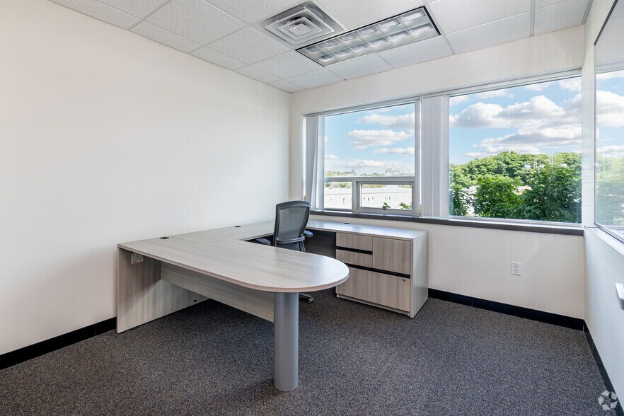 More Photos Of 12 Gill St, Woburn Office For Lease