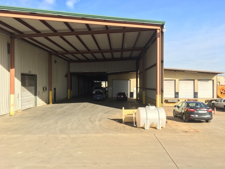 More Photos Of 11218 Limestone Dr, Balch Springs Warehouse For Lease