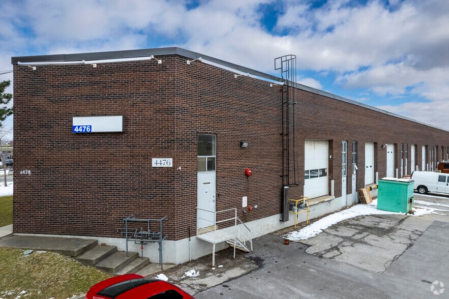 More Photos Of 4476-4478 Chesswood Dr, Toronto Warehouse For Lease