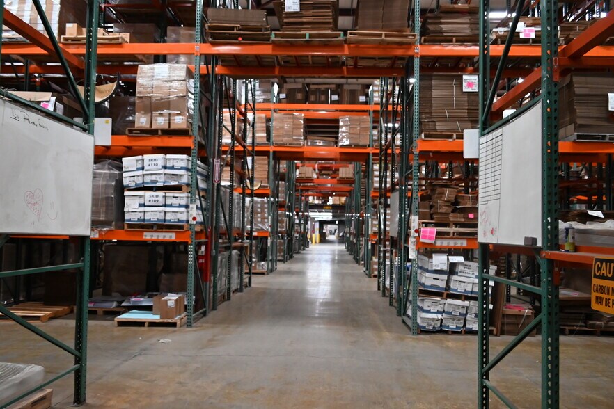 More Photos Of 2605 Marion Dr, Kendallville Distribution For Sale