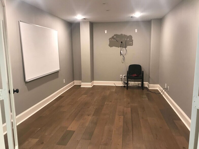 More Photos Of 1715 Northpark Dr, Kingwood Storefront For Lease