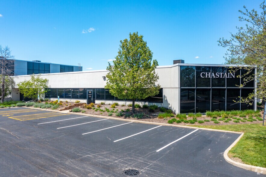 More Photos Of 120-160 W Center Ct, Schaumburg Office For Lease