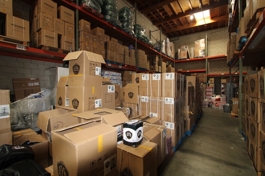 More Photos Of 1521 Railroad St, Glendale Warehouse For Lease