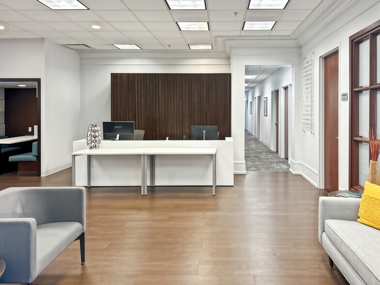 More Photos Of 10752 Deerwood Park Blvd, Jacksonville Coworking Space