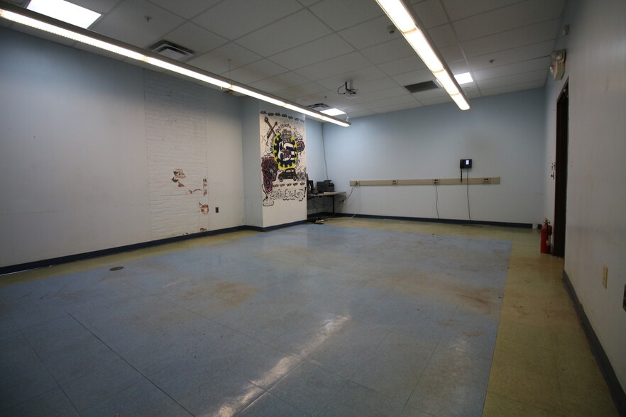 More Photos Of 925 N 8th St, Camden Warehouse For Lease