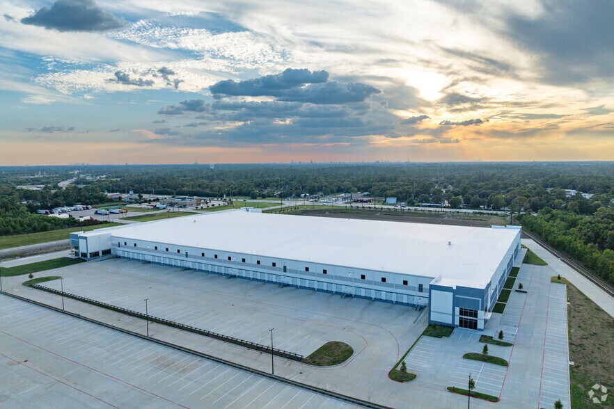 More Photos Of 9100 FM 1405, Baytown Distribution For Sale