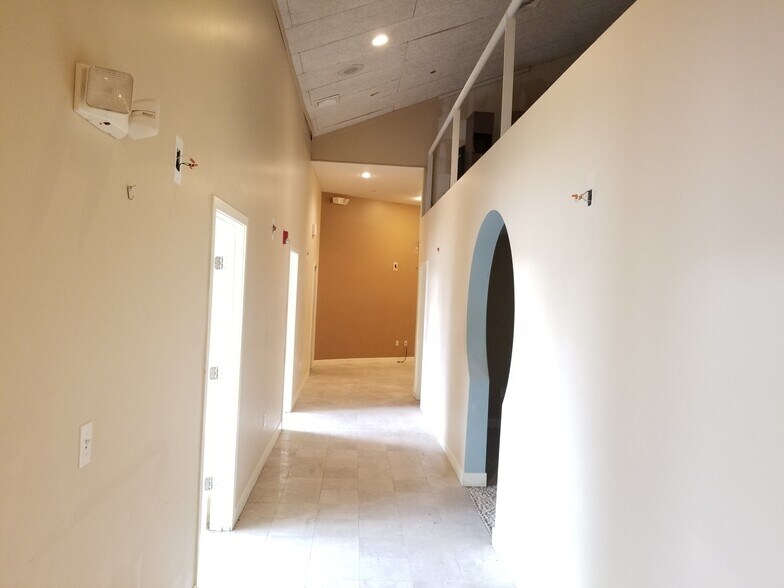 More Photos Of 574 Washington St, Easton Freestanding For Lease