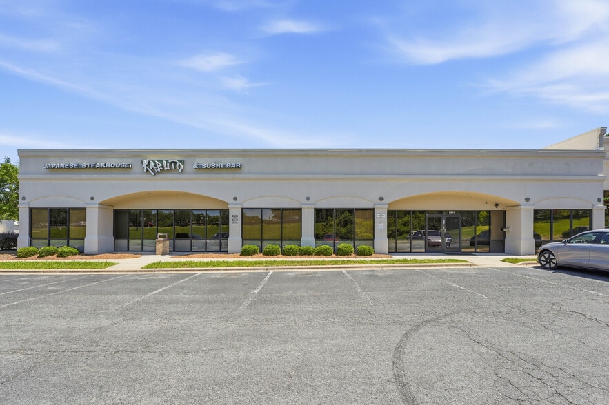 More Photos Of 1001 E Wt Harris Blvd, Charlotte Storefront For Lease