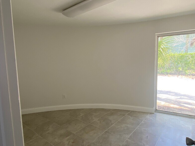 More Photos Of 3902 Burns Rd, Palm Beach Gardens Light Manufacturing For Lease