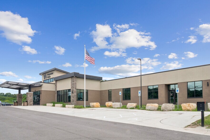 More Photos Of 1106 Military Blvd, Decorah Office For Sale