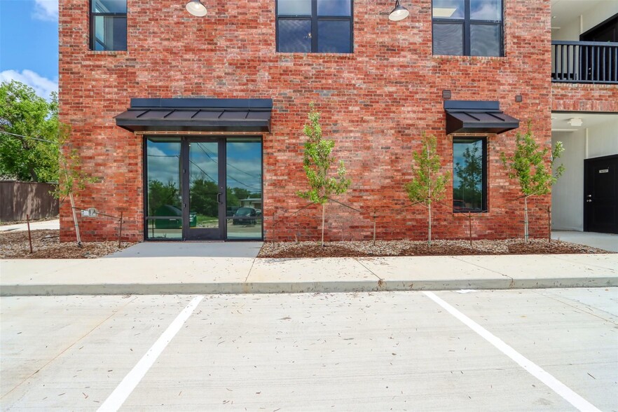 Primary Photo Of 201 E 5th St, Ferris Storefront Retail Office For Lease