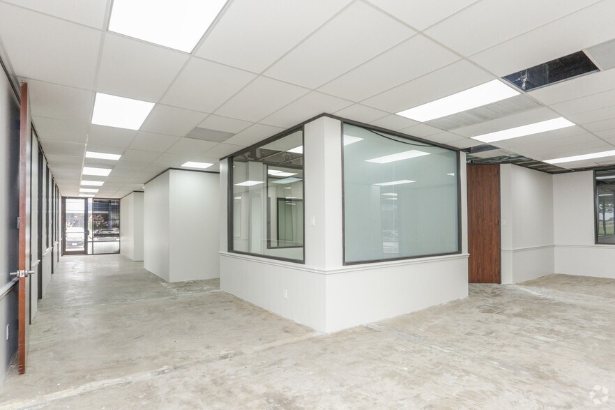 More Photos Of 10435 Greenbough Dr, Stafford Office For Lease