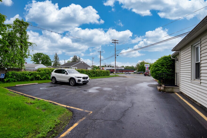 More Photos Of 1221 Altamont Ave, Schenectady Office For Sale