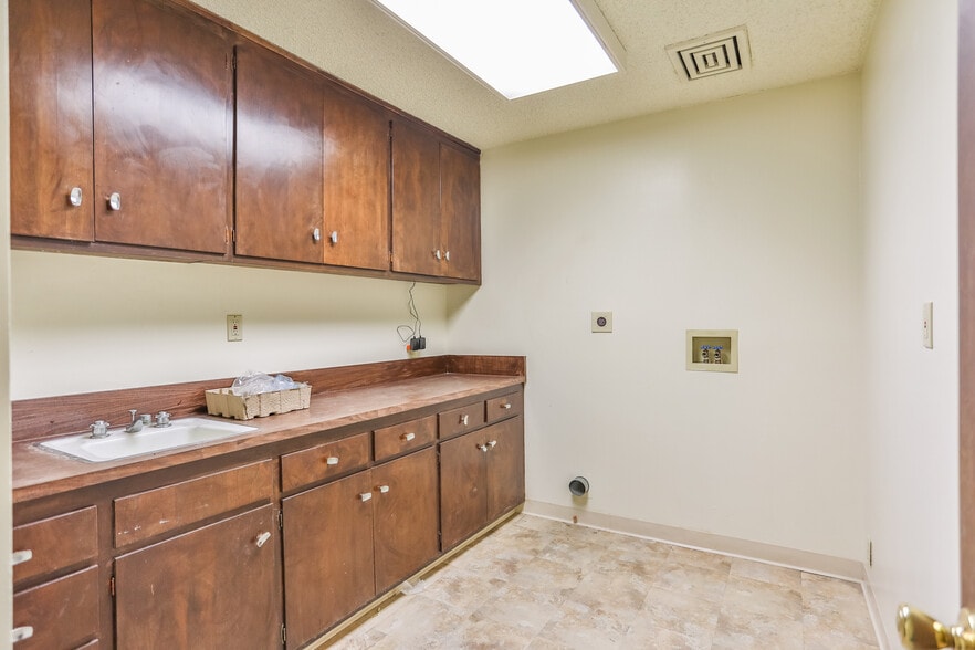 More Photos Of 2921 El Camino Ave, Sacramento Medical For Lease
