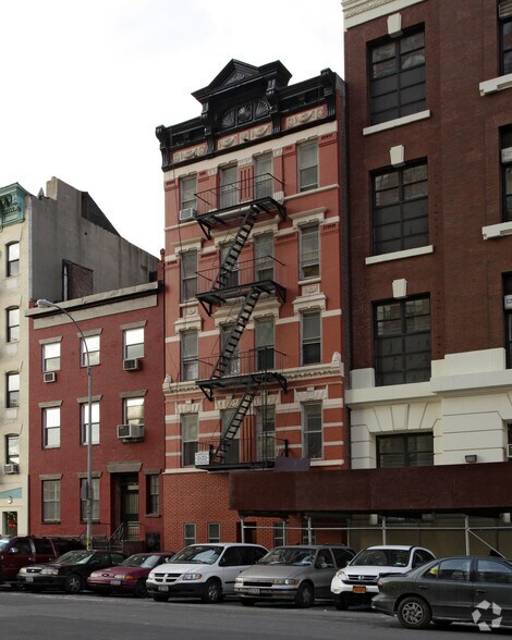 Primary Photo Of 67 Pitt St, New York Apartments For Sale