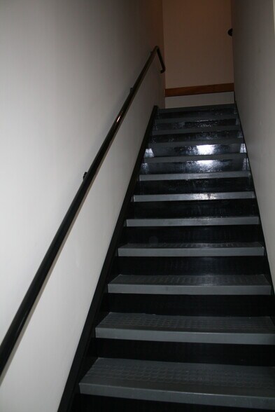 More Photos Of 8390 Terminal Rd, Lorton Warehouse For Lease