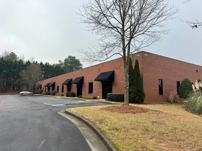 More Photos Of 6065 Parkway North Dr, Cumming Distribution For Sale
