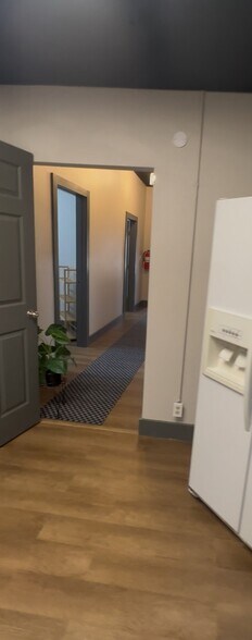 More Photos Of 411 S Riverside Dr, Fort Worth Storefront Retail Office For Lease