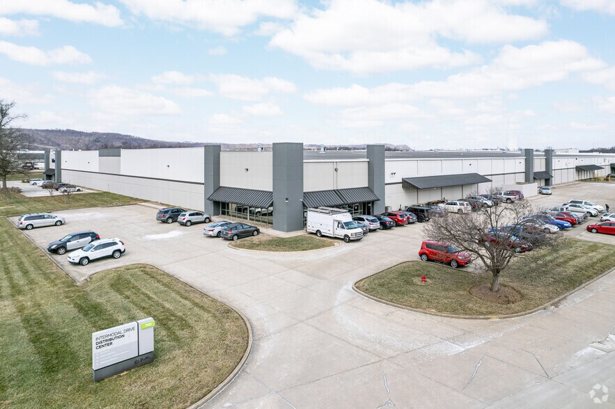 More Photos Of 7101 Intermodal Dr, Louisville Warehouse For Lease