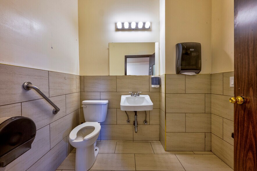 More Photos Of 5670 58th St, Flushing Lodge Meeting Hall For Sale