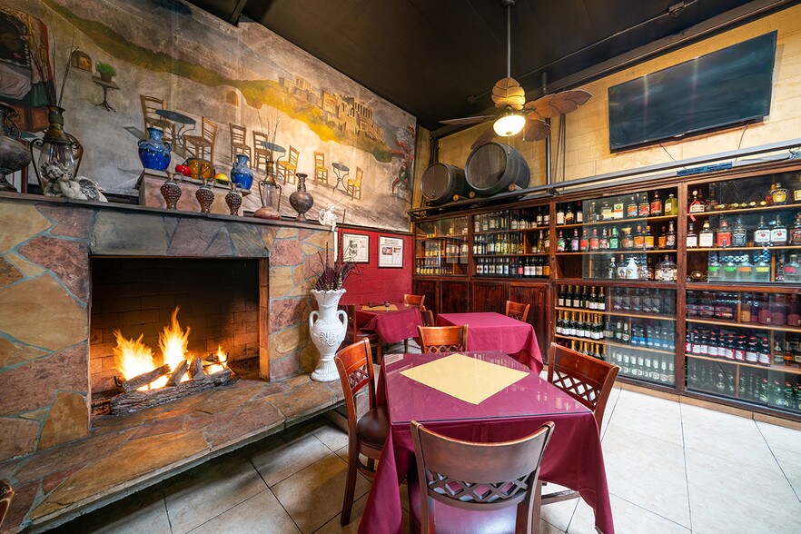 More Photos Of 1923 E Broadway, Long Beach Restaurant For Sale