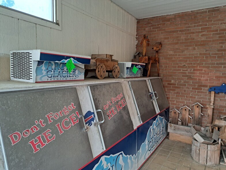 More Photos Of 28 Maple Ave, Bloomfield Convenience Store For Sale