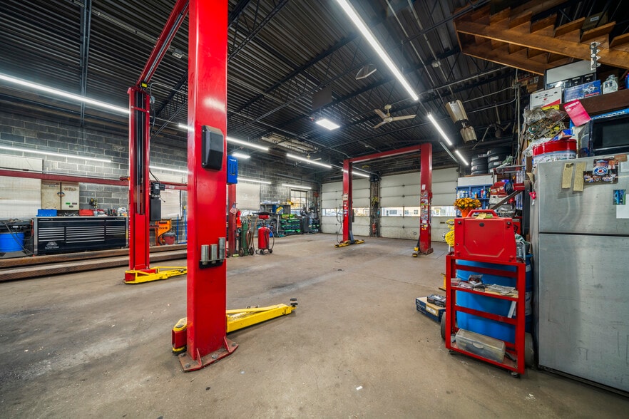 More Photos Of 457 Spring St, Windsor Locks Auto Repair For Sale