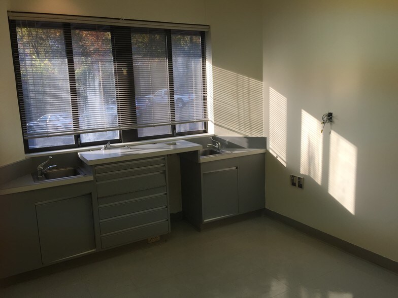 More Photos Of 65 Mountain Blvd, Warren Medical For Sale