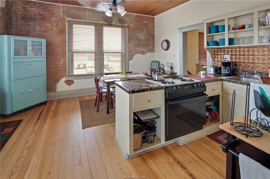 More Photos Of 211 W William J Bryan Pky, Bryan Office For Lease
