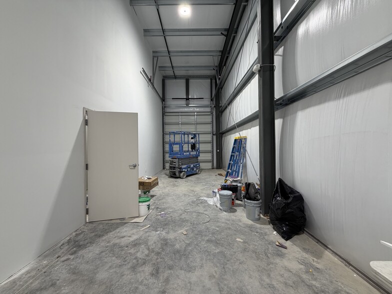 More Photos Of 8476 Dorchester Rd, North Charleston Flex For Lease