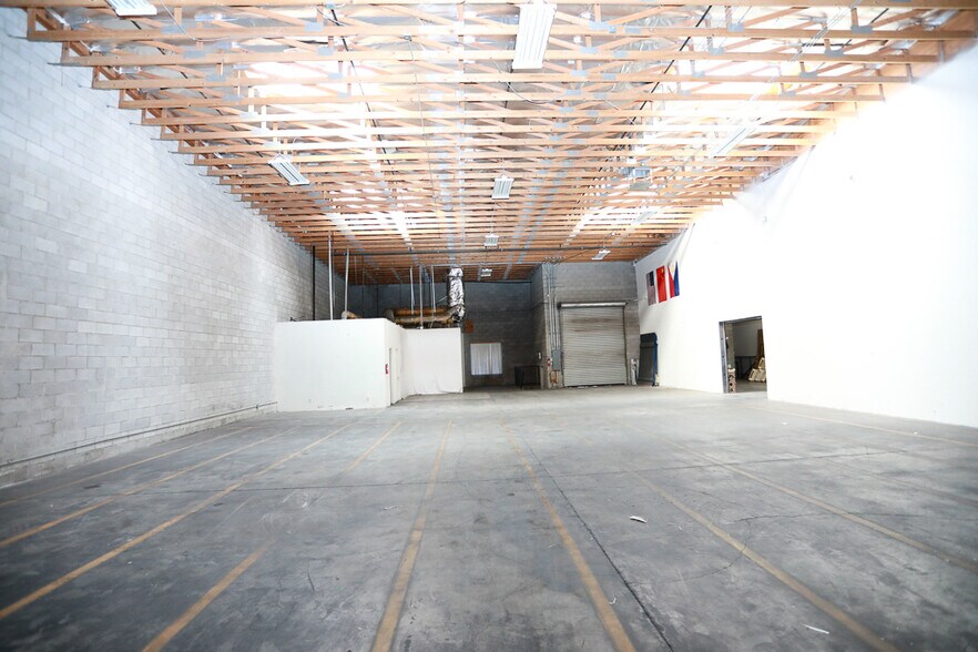 More Photos Of 4301 S Valley View Blvd, Las Vegas Warehouse For Lease