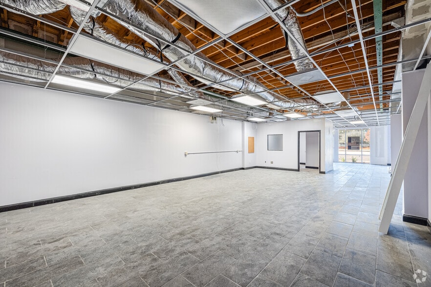 More Photos Of 7035 Philips Hwy, Jacksonville Unknown For Lease