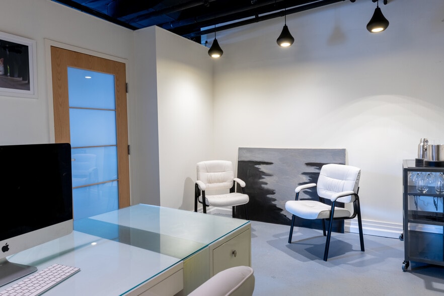 More Photos Of 3145 Mount Vernon Ave, Alexandria Office For Sale