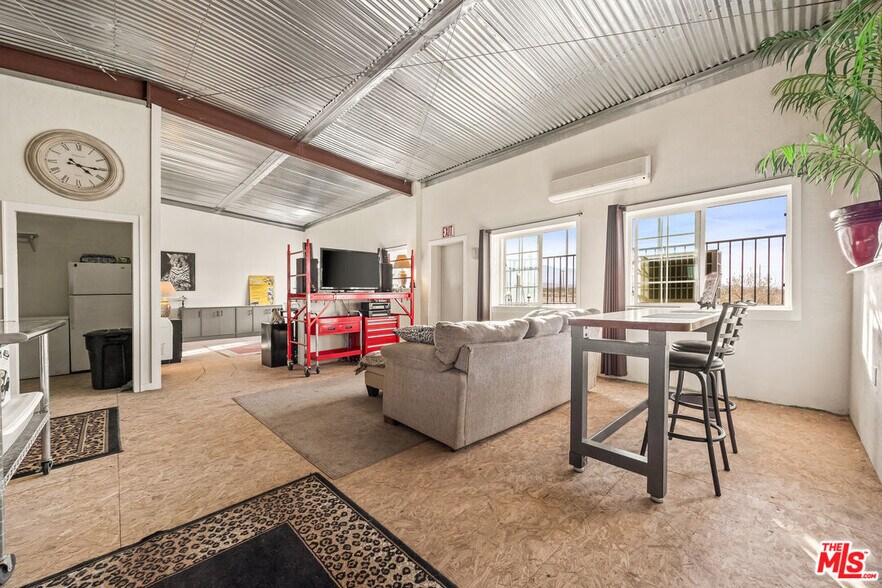 More Photos Of 9025 Camp Rock Rd, Lucerne Valley Veterinarian Kennel For Sale