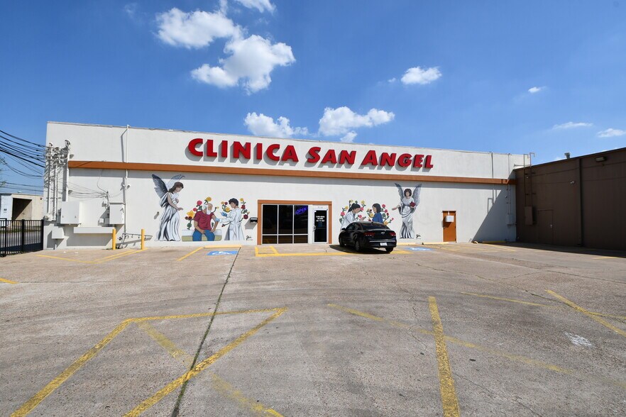 More Photos Of 7118 Harrisburg Blvd, Houston Medical For Sale