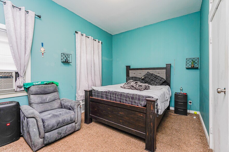 More Photos Of 587 Bay St, Staten Island Storefront Retail Residential For Sale