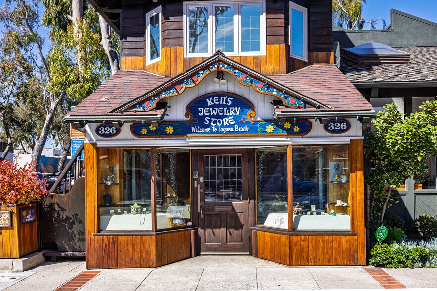 More Photos Of 326 Forest Ave, Laguna Beach General Retail For Sale