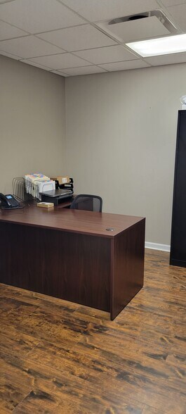 More Photos Of 4882 English Towne Dr, Memphis Warehouse For Lease