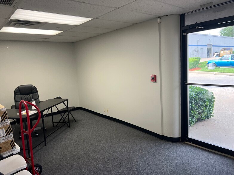 More Photos Of 10205 E 61st St, Tulsa Unknown For Lease