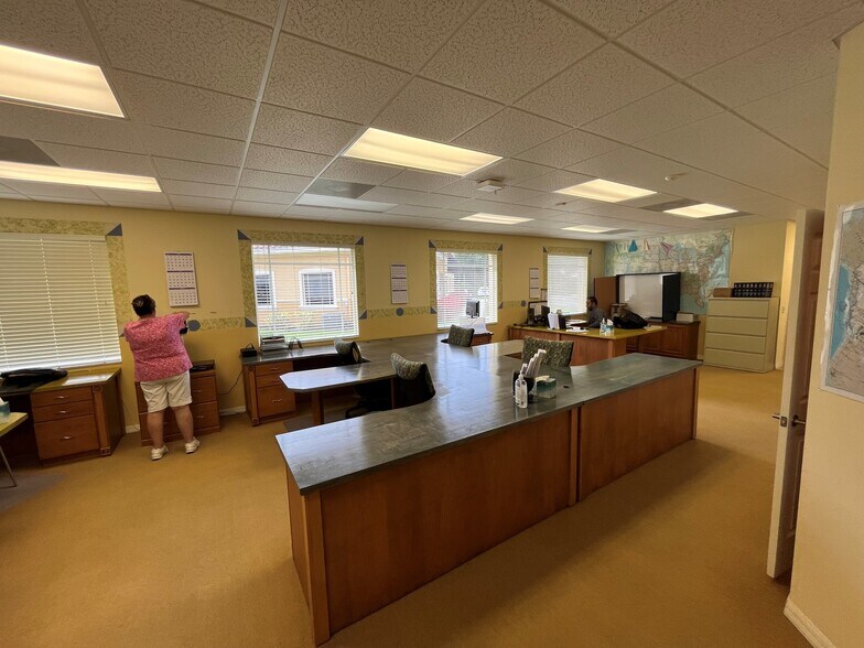 More Photos Of 3380 Woods Edge Cir, Bonita Springs Office For Sale