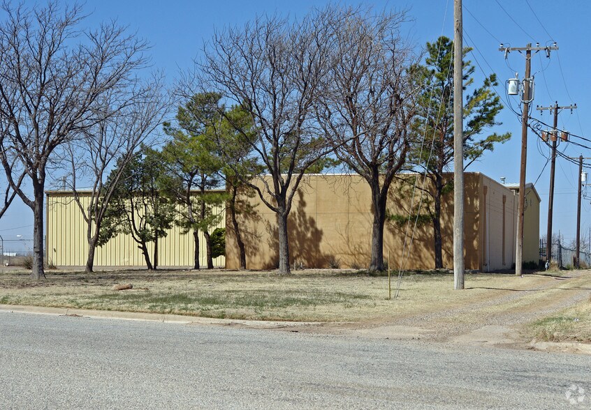 More Photos Of 1725 N Nashville Ave, Lubbock Warehouse For Sale