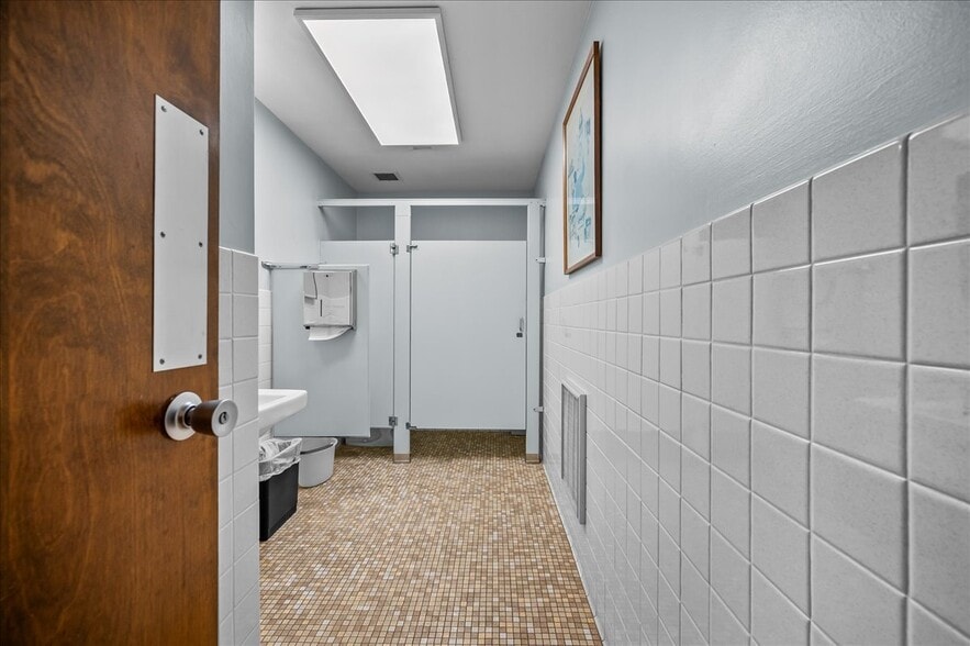 More Photos Of 111 W Commerce St, Lewisburg Bank For Sale