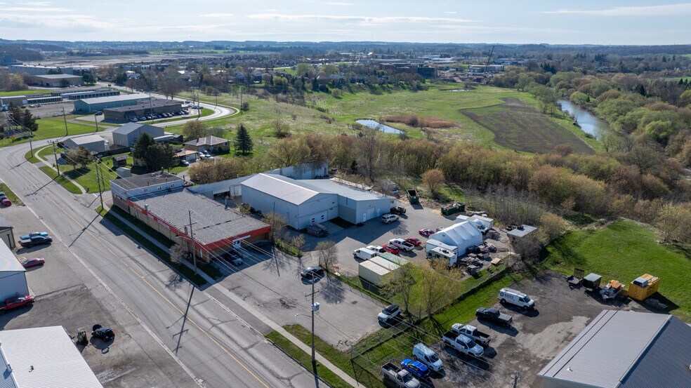 More Photos Of 145 Arnold St, Wilmot Service For Lease